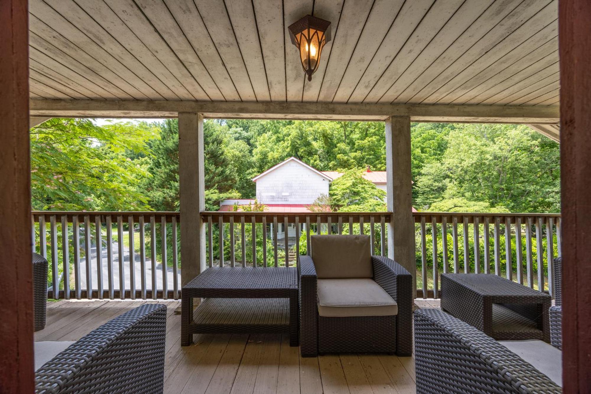 Bliss Point Farm And B&B, Llc Earlysville Eksteriør bilde